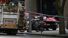 Policie uzavela místo v centru Melborne, kde idi najel do davu lidí...