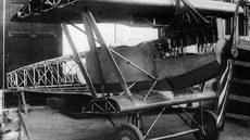 Junkers J.I a inženýr Franz Brandenburg. Jedná se o jeden z prototypů nebo sériový kus z počátku výroby.