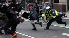 Násilné protesty poblí inauguraní trasy ve Washingtonu (20. leden 2017).