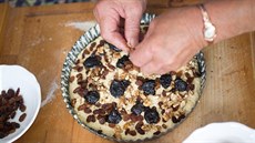 Babi�ky neodolají a za�nou pomáhat s jahelníkem