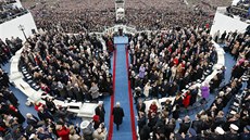 Donald Trump pichází na slavnostní ceremoniál ve Washingtonu k uvedení do...