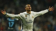 Cristiano Ronaldo z Realu Madrid slaví vstelený gól do sít San Sebastianu.