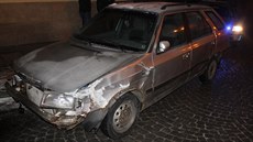 Řidič Felicie při honičce ulicemi Plzně poškodil dva policejní vozy. (28. ledna...