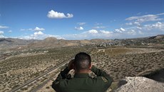 Hlídka na hranici Spojených stát a Mexika nedaleko msta El Paso.