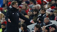 PENALTA, PÍSKEJ Liverpoolský trenér Jürgen Klopp se b�hem semifinále Ligového...