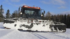 Rolba, která upravuje becké stopy v okolí áru nad Sázavou. Msto jí u...