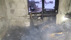 Po�ár v rodinném dom� v Holý�ov� vznikl pravd�podobn� od vadné nabíje�ky...