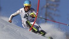 Německý lyžař Felix Neureuther na trati slalomu v Kitzbühelu.