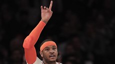 Carmelo Anthony z New Yorku slaví svou trefu.