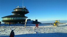 Pistání vrtulníku na vrcholu Snky (23.1.2017).