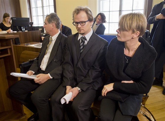 Okresní soud v Nymburku začal projednávat případ tří lékařů nymburské...