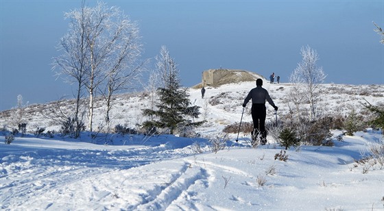 Zimní Brdy -  vrchol Houpák s betonovou pozorovatelnou pro řízení střeleb. (28....