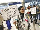 Deanna Culleyová pi protestech na letiti v Indianapolis (29. ledna 2017)