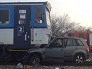 V pond�l� r�no se u obce Olovnice na M�lnicku srazilo auto s vlakem, �idi� auta...