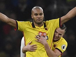 Obrnce Watfordu Younes Kaboul oslavuje prvn branku svho tmu proti Arsenalu.