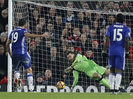 MM JI! Brank Simon Mignolet chyt stelu Diega Costy z penalty.