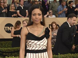 Naomie Harrisová na SAG Awards (Los Angeles, 29. ledna 2017)