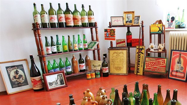 Ladislav S�kora buduje ve sv�m dom� v Nejdku expozici v�novanou historii zna�ky Mattoni. Krom� mnoha lahv� n�v�t�vn�ci uvid� �adu dobov�ch reklamn�ch p�edm�t�, fotografi� a dal��ch artefakt�.