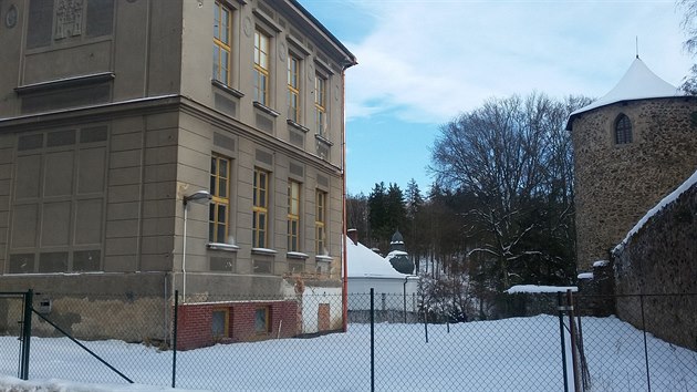 Novj st budovy byla v lt srovnna se zem. Mimo jin se tm otevel prhled na tflovu batu.