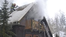 Požár lovecké chaty u Ronova nad Sázavou.