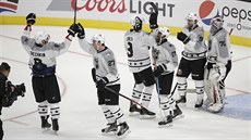 Tým Metropolitní divize slaví po vítzství v Utkání hvzd NHL.
