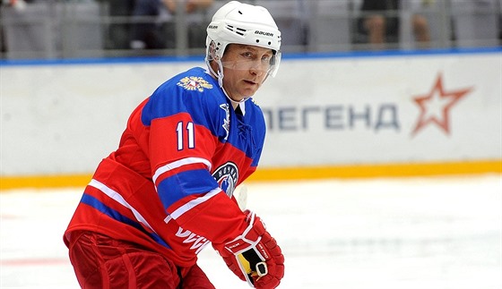 Prezident Ruské federace Vladimir Putin je hokejový nadenec.