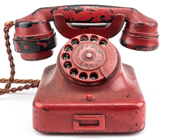 Hitlerv ervený telefon po pádu Berlína v roce 1945 vnovali sovttí...