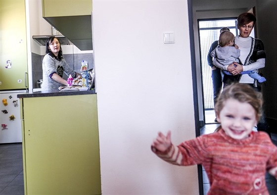 Mezi obyvateli azylového domu v Chrudimi převažují ženy s dětmi, které se...