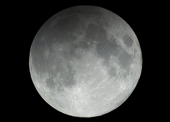 Předpokládaná podoba polostínového zatmění Měsíce 11. února 2017. Světlost naší...