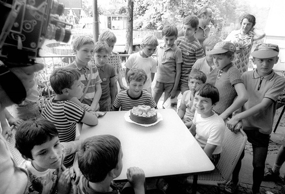 Dne 24. 6. 1975 piel do zoo Praha 25miliontý návtvník. Zoo po dtech ze...