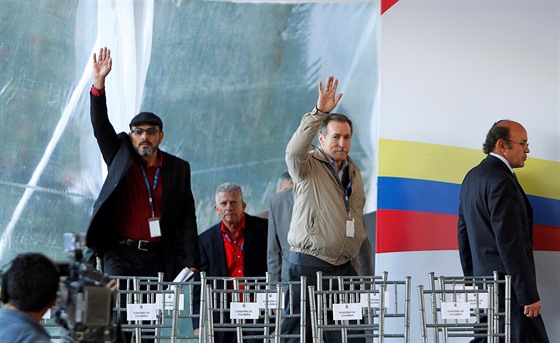 Zástupci kolumbijské gerily ELN bhem mírových rozhovor s kolumbijskou vládou...