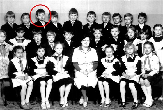 Vladimir Kličko (v kroužku) na dobové fotografii, kdy mu mohlo být kolem devíti...