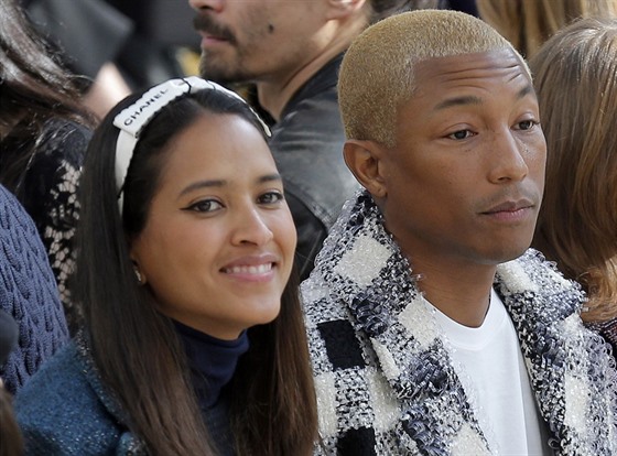 Pharrell Williams a jeho manelka Helen Lasichanhová (Paí, 8. bezna 2016)