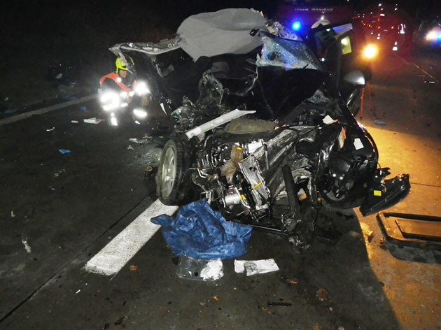 Na dálnici D5 poblí Hemanovy Huti ve smru na Plze narazilo osobní auto...