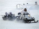 Cviení ruských výsadká na ostrov Kotlnyj v Arktid