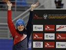 Martina Sáblíková se raduje ze stíbrné medale v závod na 3000 metr na...