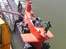 Ponorka NR-1, detail oranžové věže a pochozí lávky na tlakovém trupu