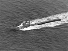 Oficiální fotografie ze zkuební plavby jet novotou vonící ponorky NR-1 ve...