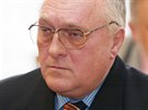 Bývalý agent StB Pavel Minaík u Krajského soudu v Brn, kde elí obvinní z...