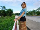 V Barm nosila místní sukni longyi a obliej si natírala pírodní barvou...