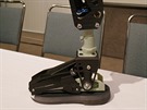 Tato umlá bionická noha byla vytvoena v SolidWorksu a z ásti vytitna na...