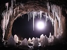 Tunel jeskyn rampouchy falené krápníky Praha Prokopské údolí