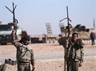 Demokratické síly Sýrie (SDF) sdruují místní skupiny bojující proti IS a...