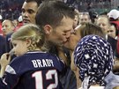Gratulací pijímal Tom Brady spoustu. Ta od len rodiny byla ale nejvelejí.