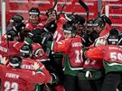 Hokejisté Frölundy se radují z rozhodujícího gólu ve finále Ligy mistr se...