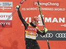 Sdruená Johannes Rydzek slaví triumf v závod v Pchjongchangu.