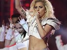 Lady Gaga zazpívala bhem pestávky Super Bowlu (Houston, 5. února 2017).