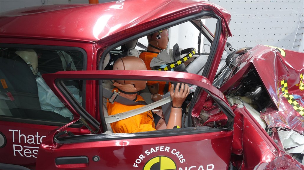 Rover 100 p�i crashtestu