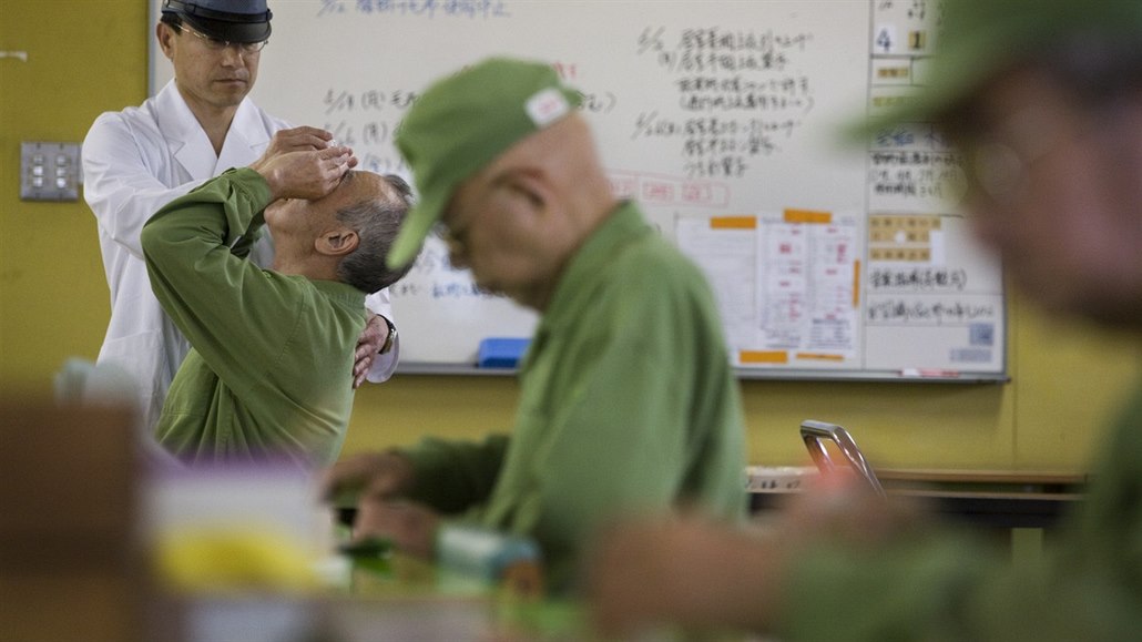 Japonský stát stojí nástup senior� do v�zení velké výdaje.