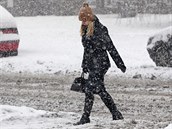 S hustým sněžením měli problémy řidiči i chodci v kraji.